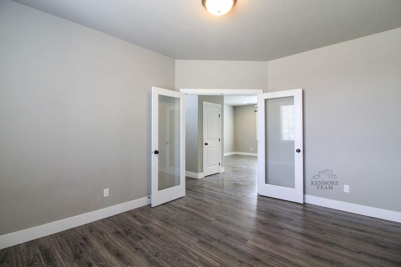 4380 S Anderson Pl - Photo 5 of 12