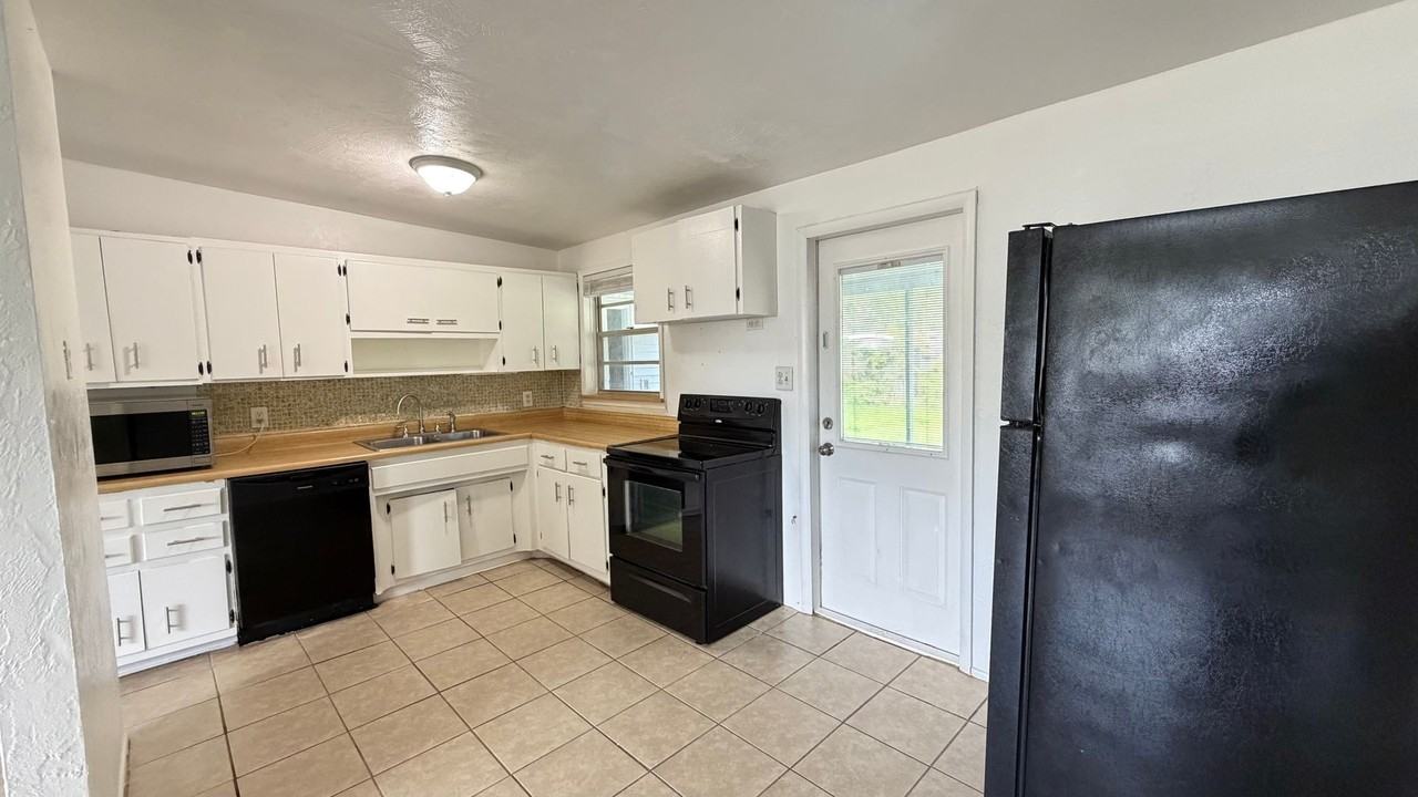 8574 94th Ave - Photo 3 of 26