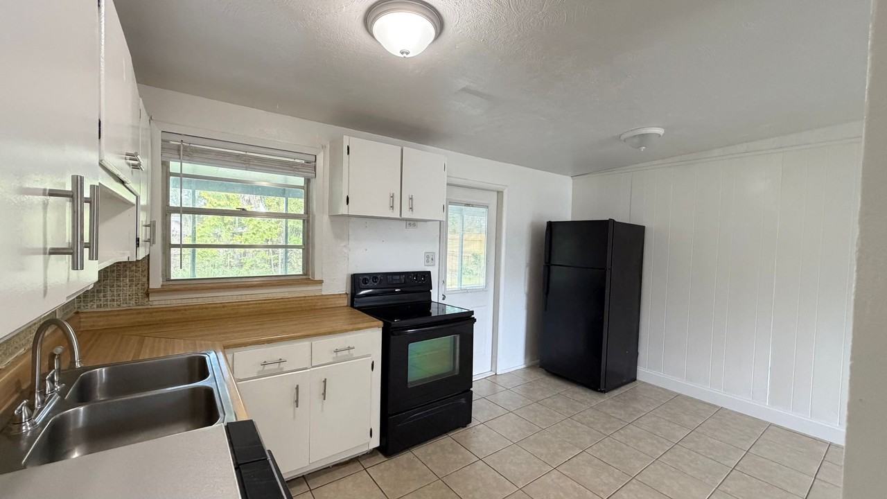 8574 94th Ave - Photo 4 of 26