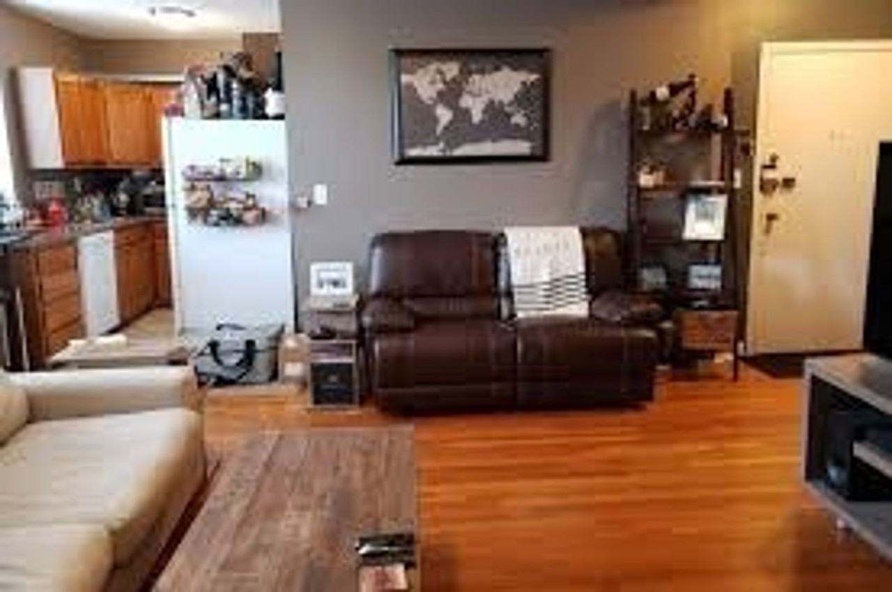 305 Summit Ave - Photo 2 of 7