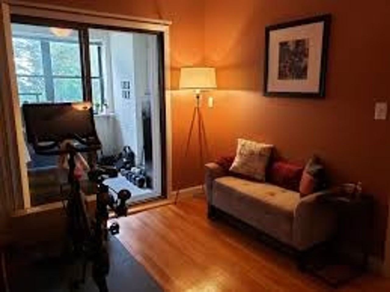 305 Summit Ave - Photo 3 of 7