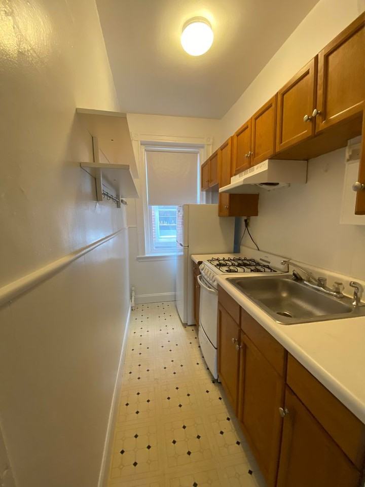 1822 Beacon St - Photo 3 of 6