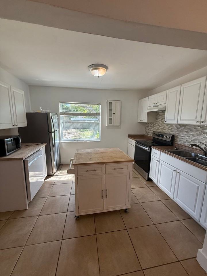3030 W Napoleon Ave - Photo 4 of 16