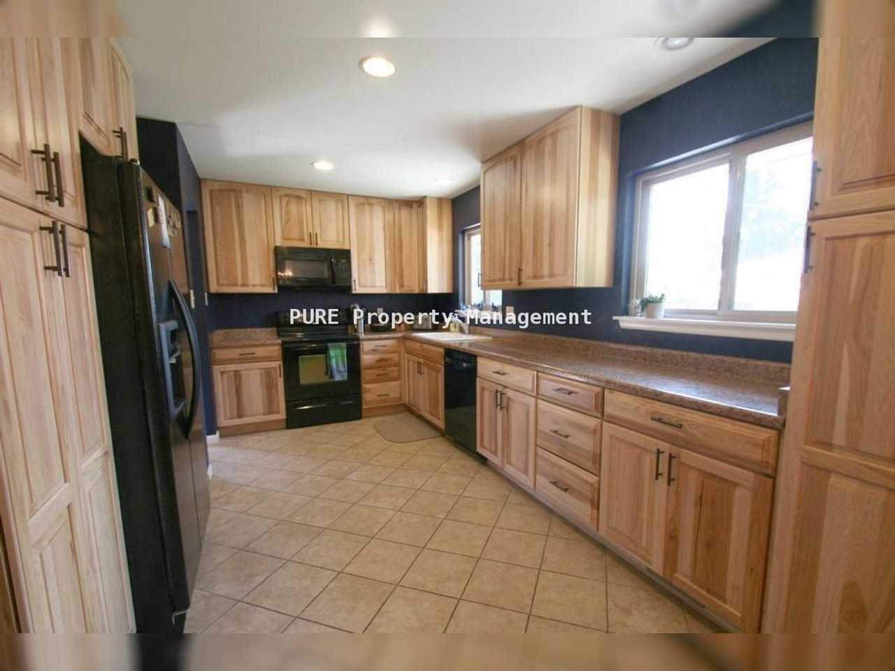 2255 S Clermont St - Photo 5 of 17