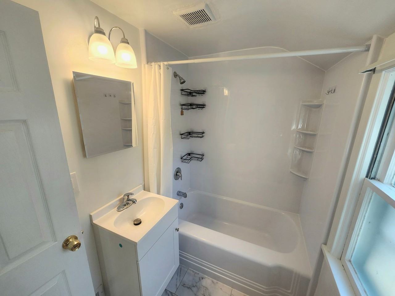 21 Glenmont Dr - Photo 3 of 30