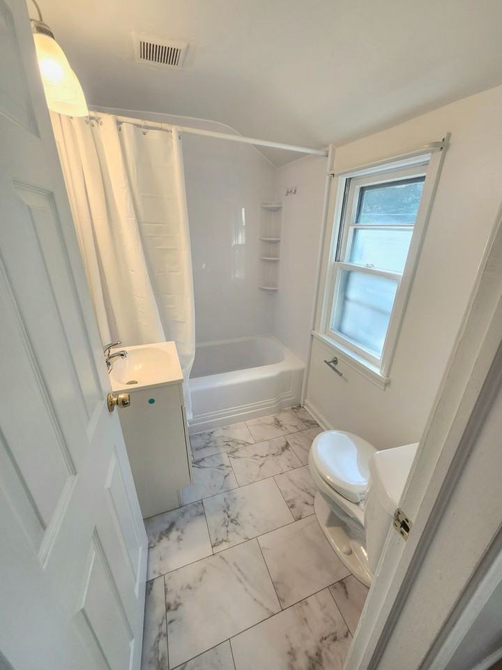 21 Glenmont Dr - Photo 5 of 30