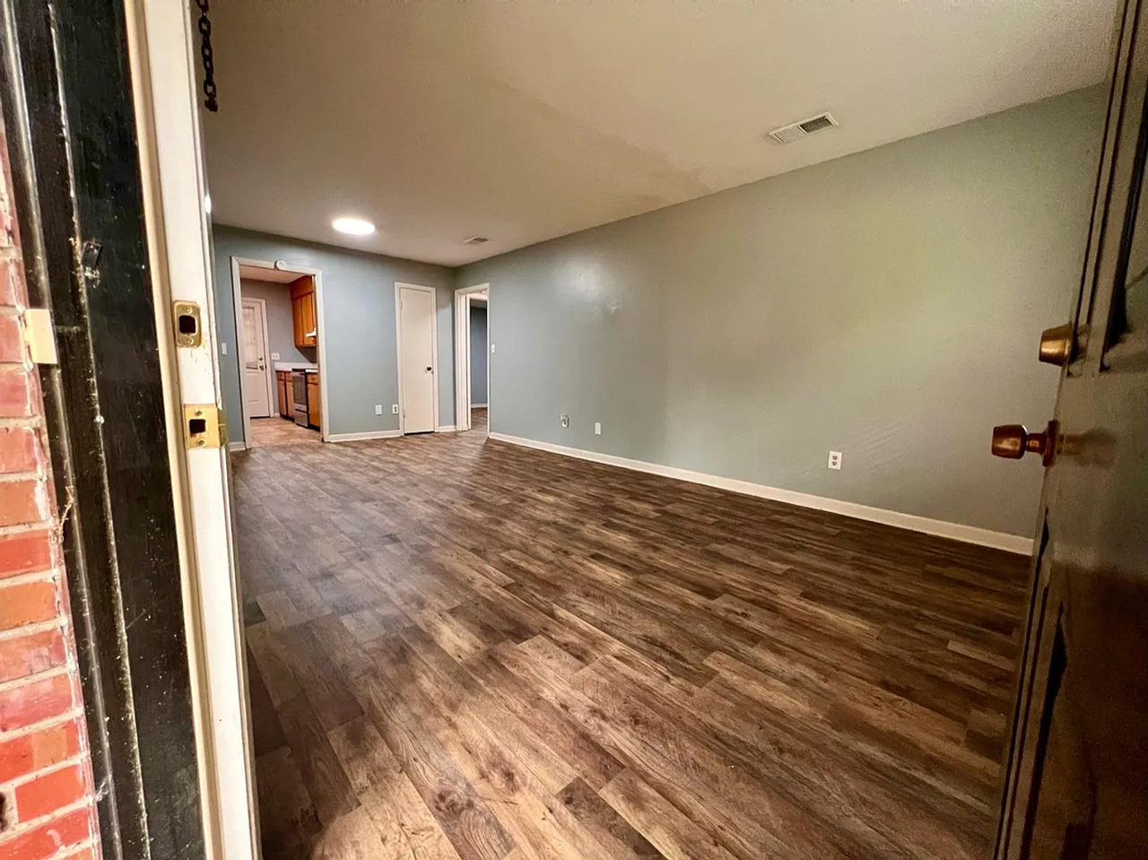 4221/4223 Hawthorne Court - Photo 2 of 8