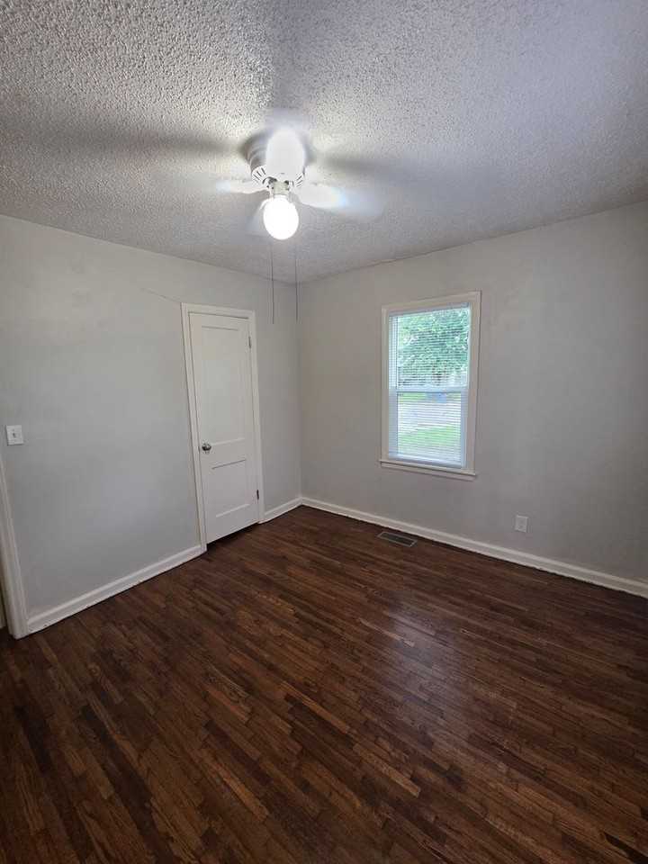 3009 S Gordon Ave - Photo 3 of 28