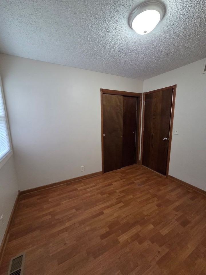 3009 S Gordon Ave - Photo 4 of 28