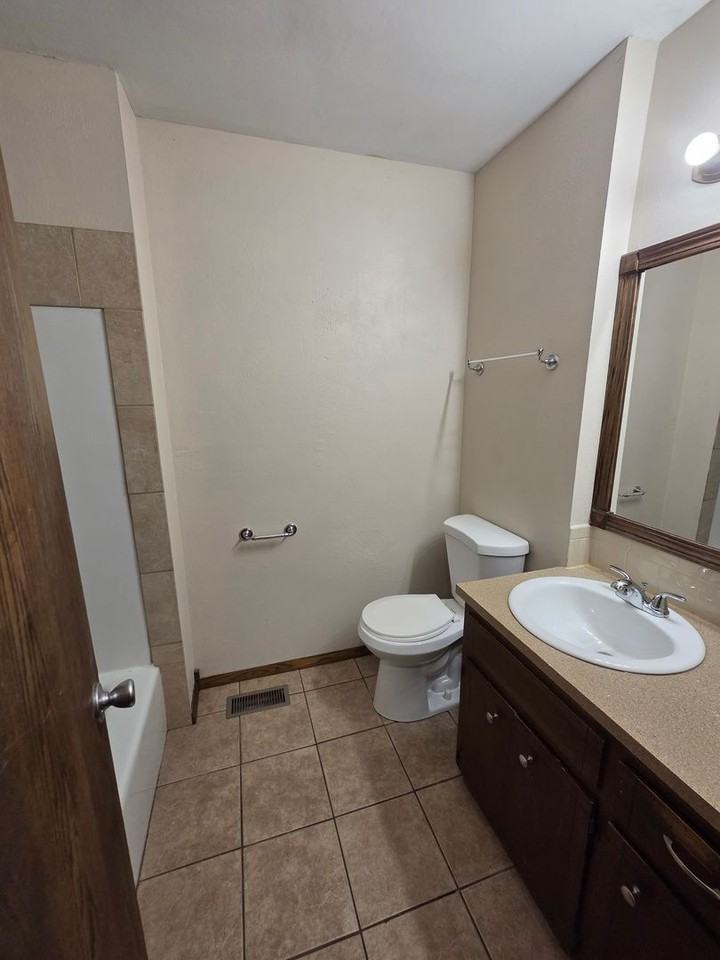 3009 S Gordon Ave - Photo 5 of 28