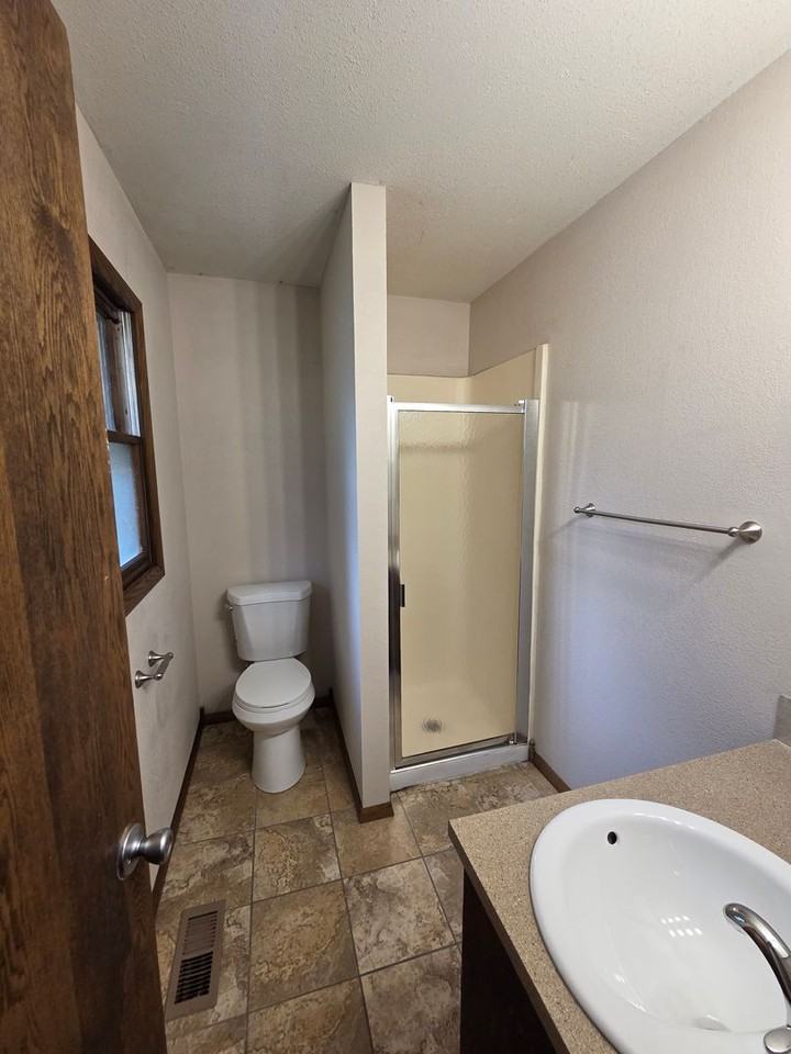 3009 S Gordon Ave - Photo 7 of 28