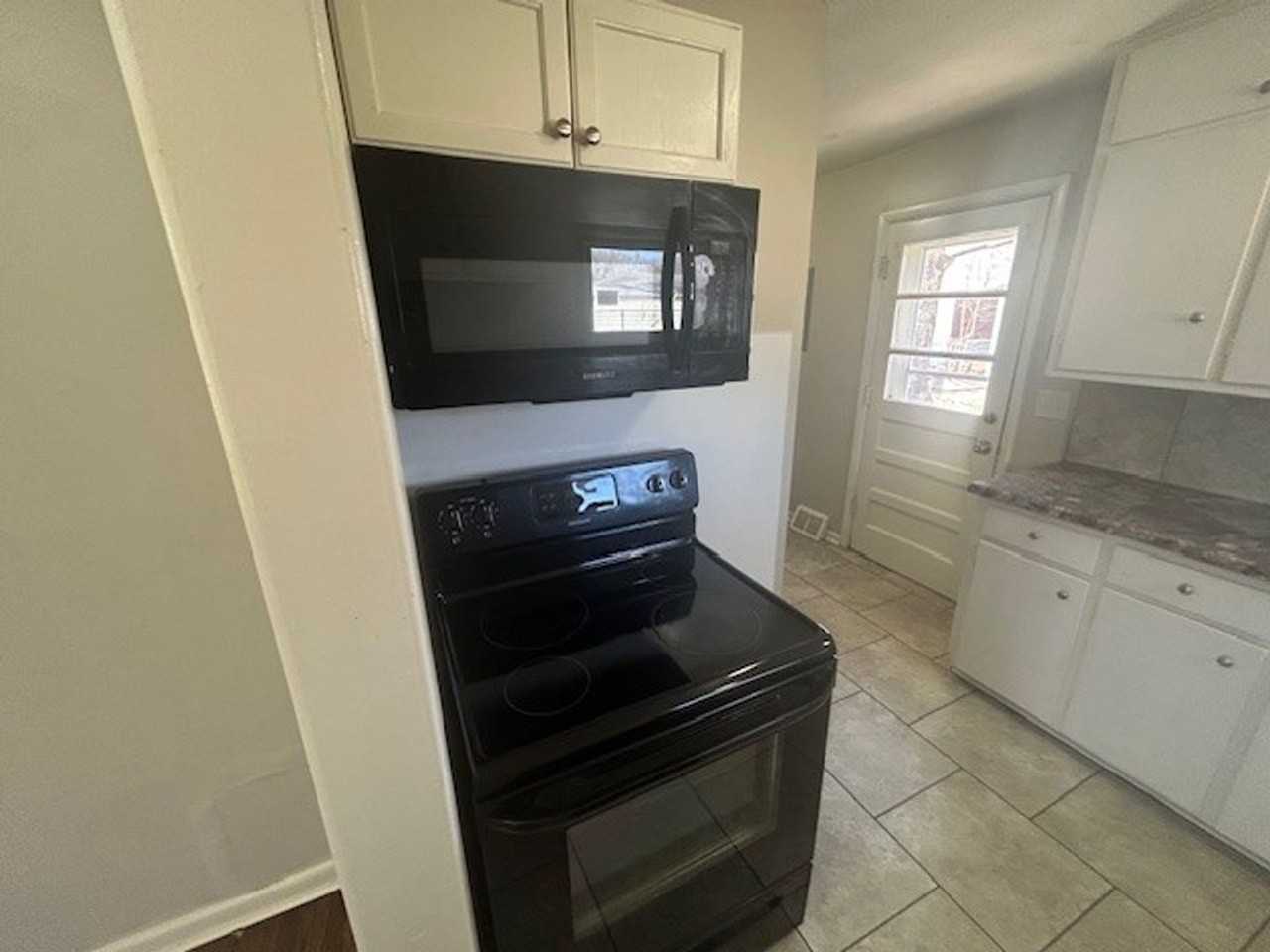 2721 S Minnesota Ave - Photo 2 of 22