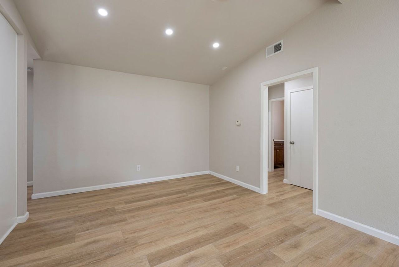 1204 Spearson Ln - Photo 4 of 22
