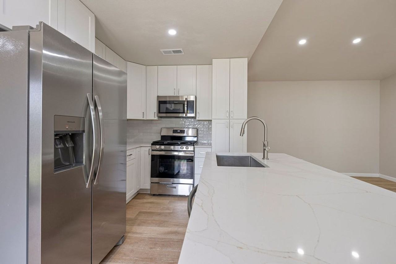 1204 Spearson Ln - Photo 6 of 22