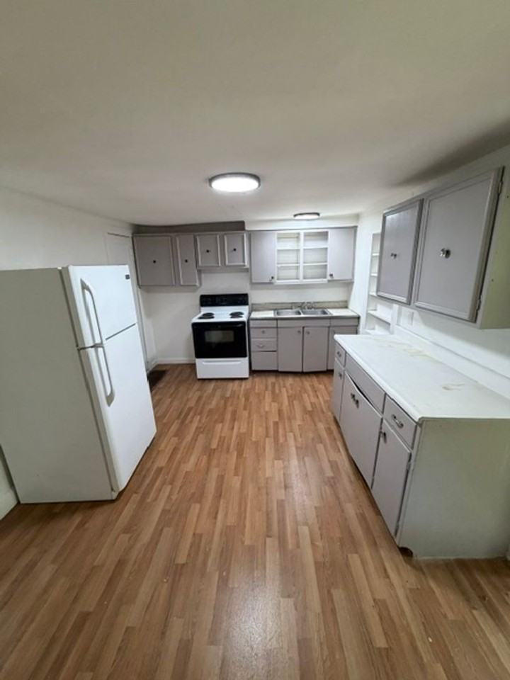 1655 Eastwood Ave - Photo 3 of 9