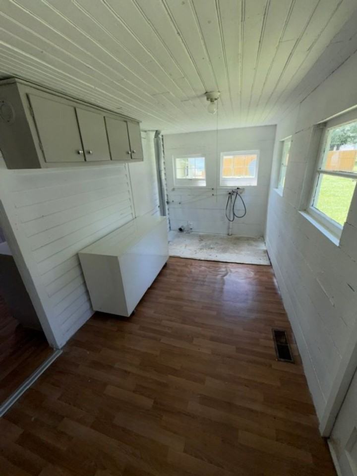 1655 Eastwood Ave - Photo 4 of 9
