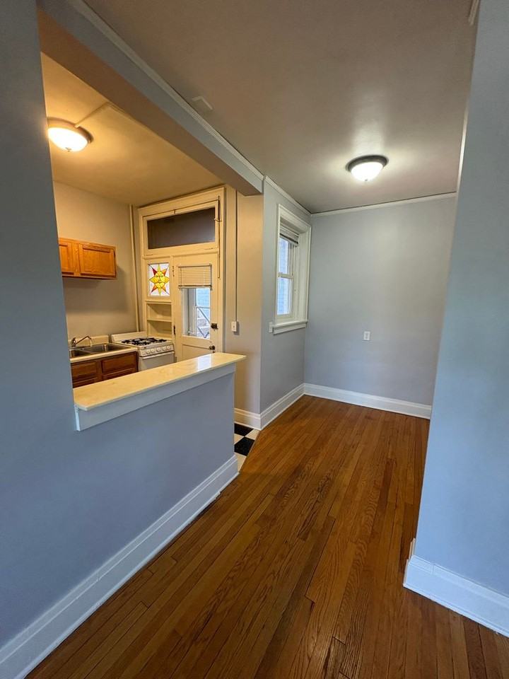 Monticello Apartments (520 S. 31st St.) - Photo 2 of 8