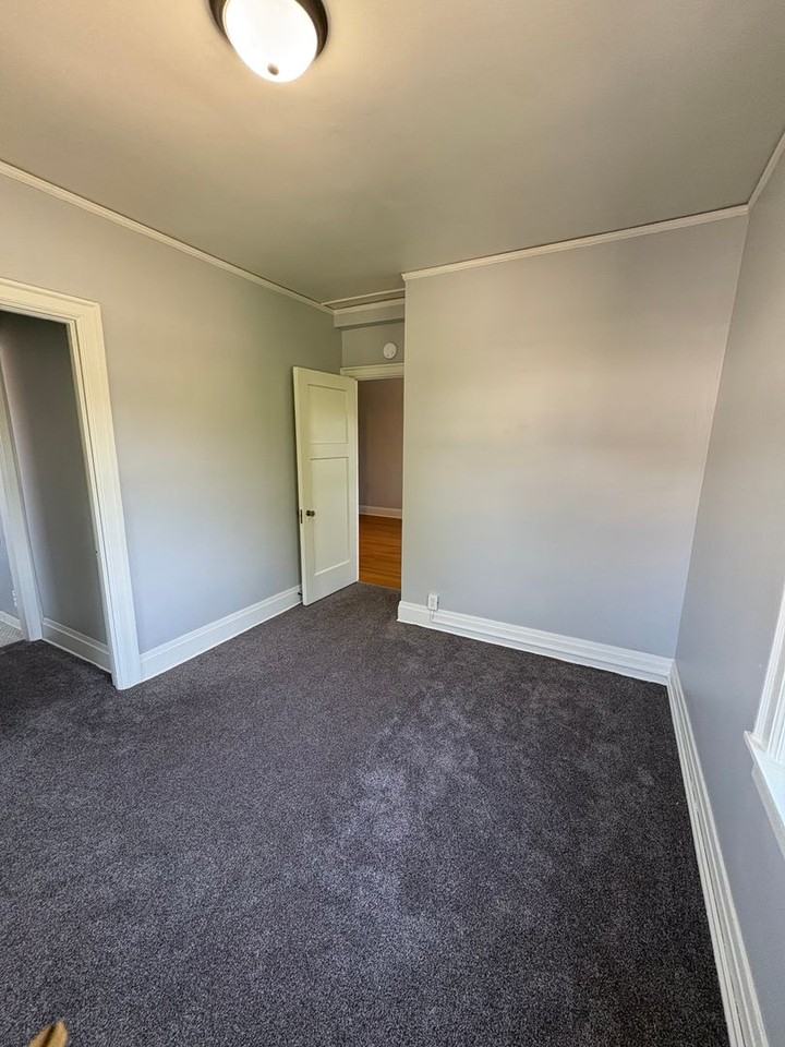 Monticello Apartments (520 S. 31st St.) - Photo 3 of 8