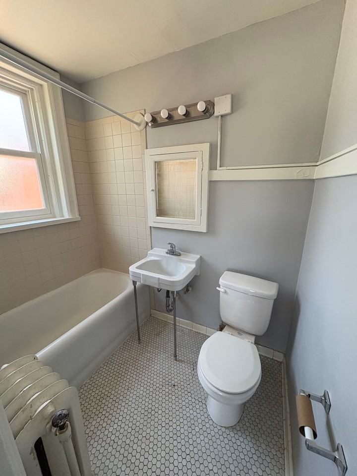 Monticello Apartments (520 S. 31st St.) - Photo 4 of 8