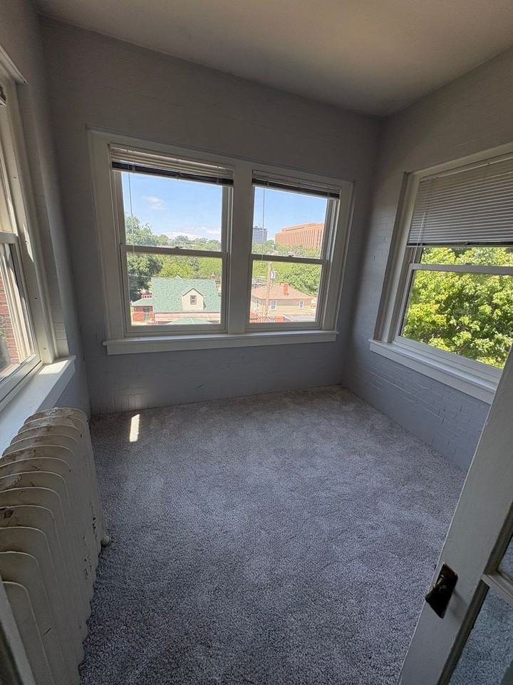 Monticello Apartments (520 S. 31st St.) - Photo 5 of 8