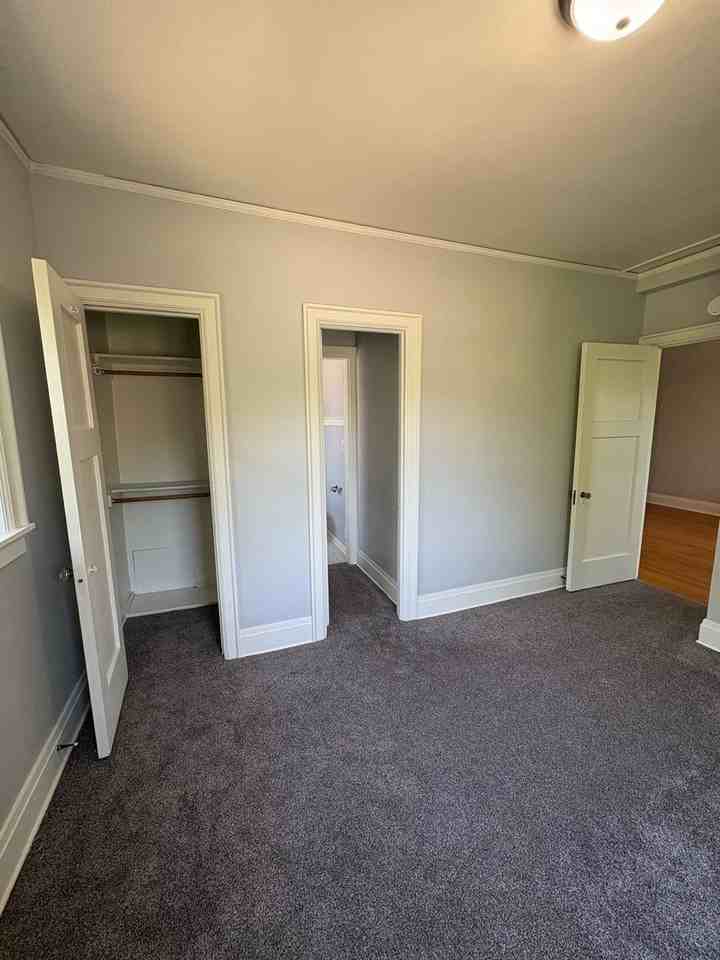 Monticello Apartments (520 S. 31st St.) - Photo 7 of 8