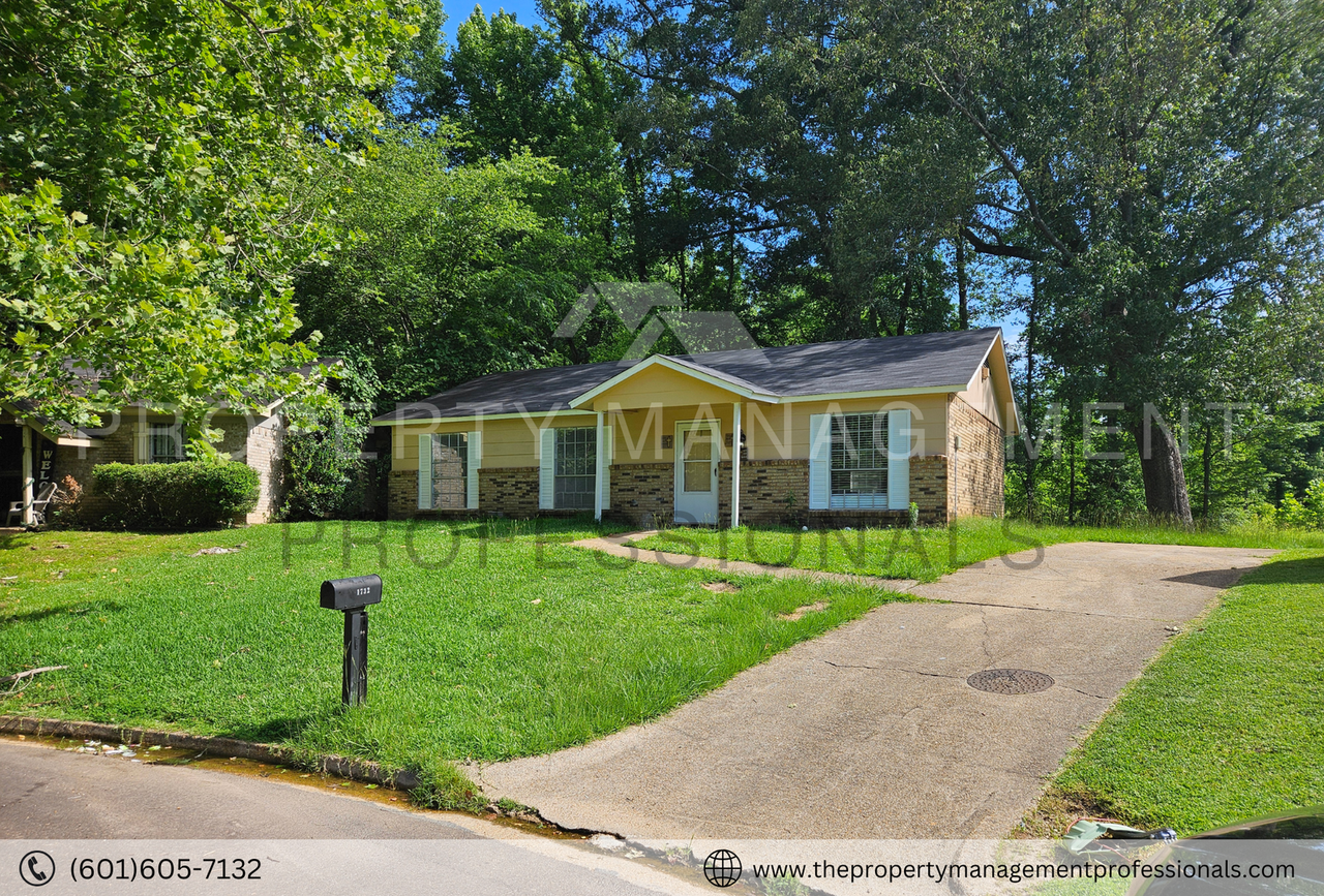 1732 Brookhollow Cir - Photo 3 of 26