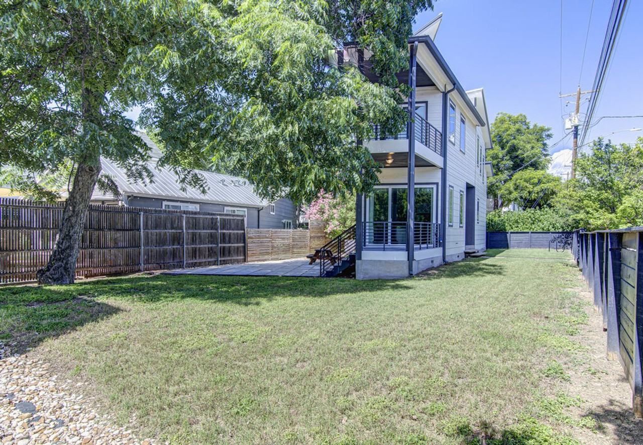2406 E 16th St - Photo 2 of 42