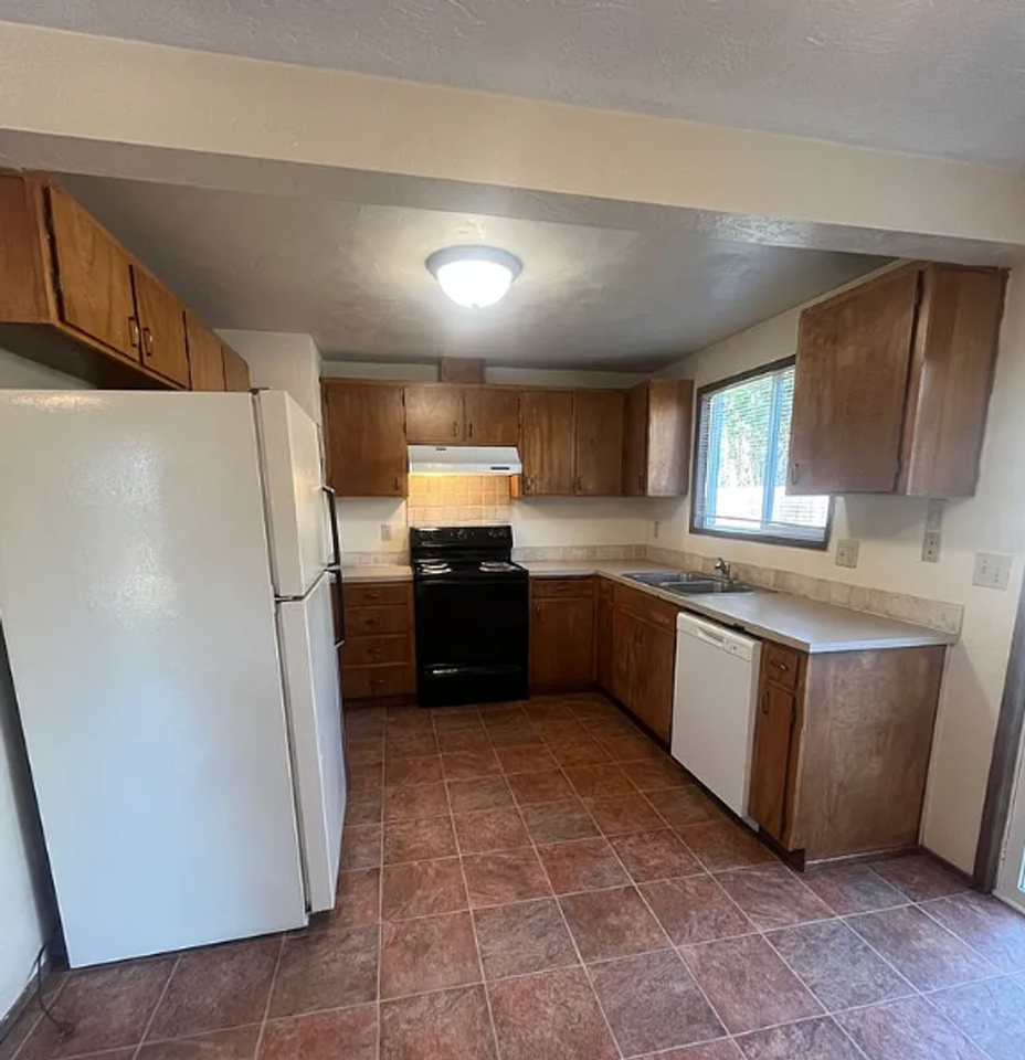 3869 N Clarey St - Photo 4 of 16