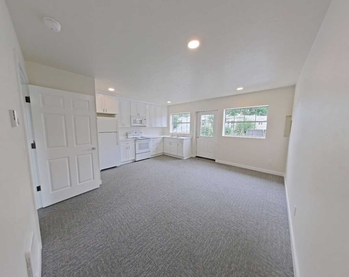 1445 Railroad Blvd Spc 34 - Photo 4 of 9
