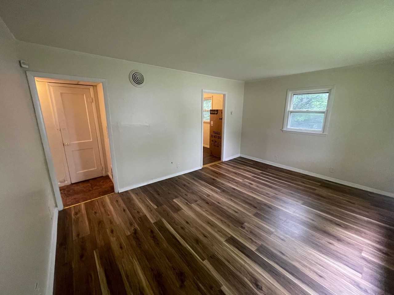 6110 N 39th St - Photo 4 of 9