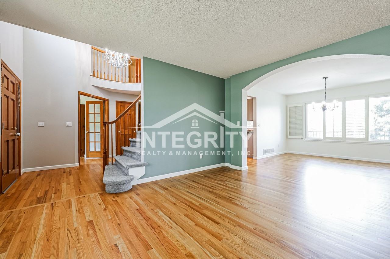 11536 Briarwood Ln - Photo 3 of 38