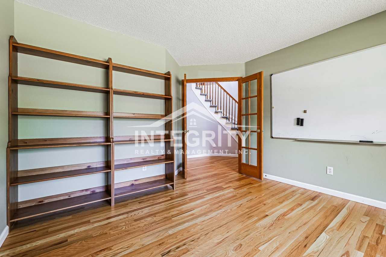 11536 Briarwood Ln - Photo 4 of 38