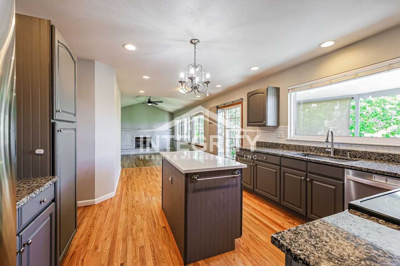 11536 Briarwood Ln - Photo 7 of 38