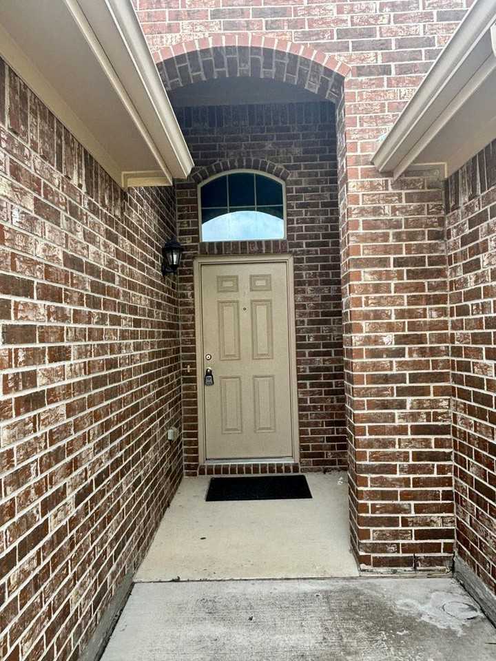 151 Creekview Dr - Photo 4 of 10