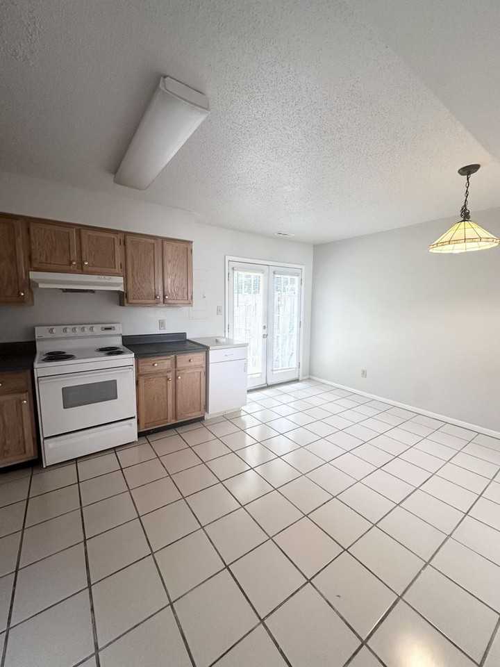 1005 Barnacle Ct - Photo 4 of 11