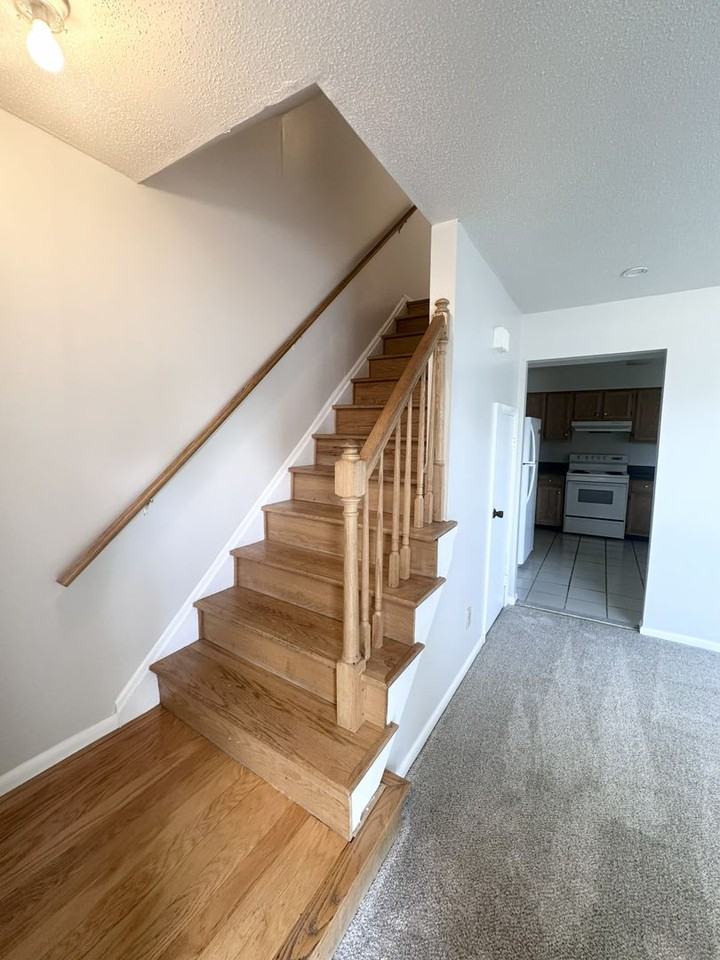 1005 Barnacle Ct - Photo 6 of 11