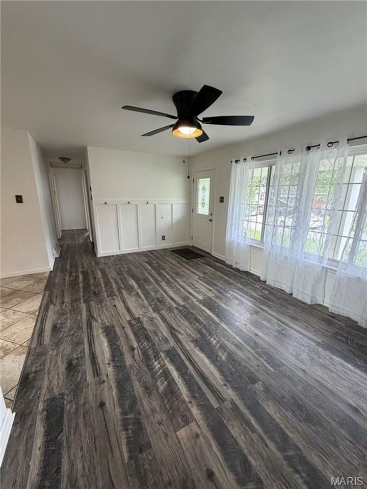 713 Plaza Dr - Photo 3 of 18