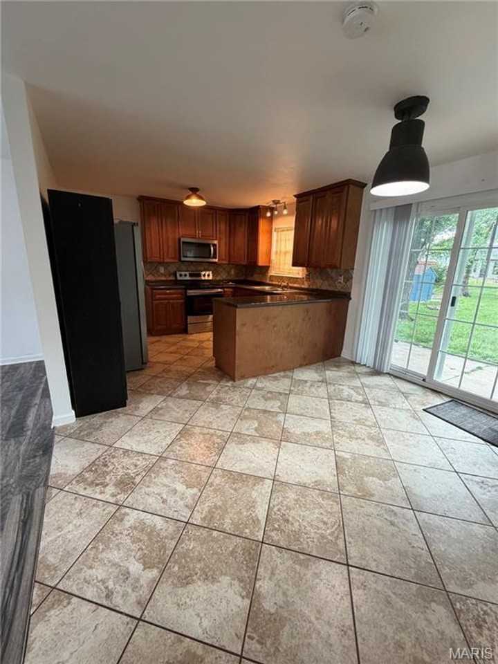 713 Plaza Dr - Photo 4 of 18