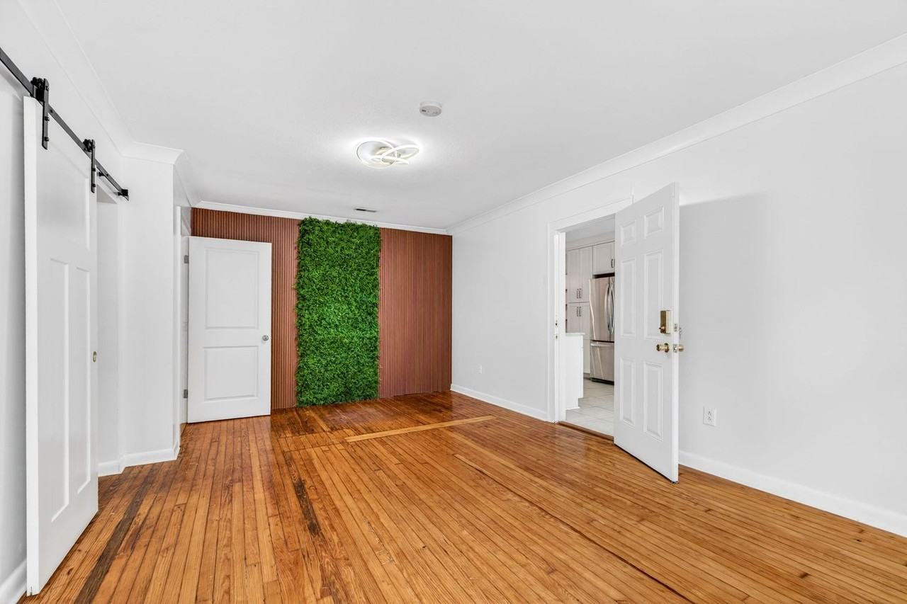 117 Pine Grove Ave - Photo 4 of 33