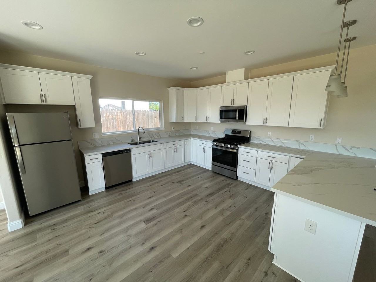 620 Circlewood Dr - Photo 5 of 21
