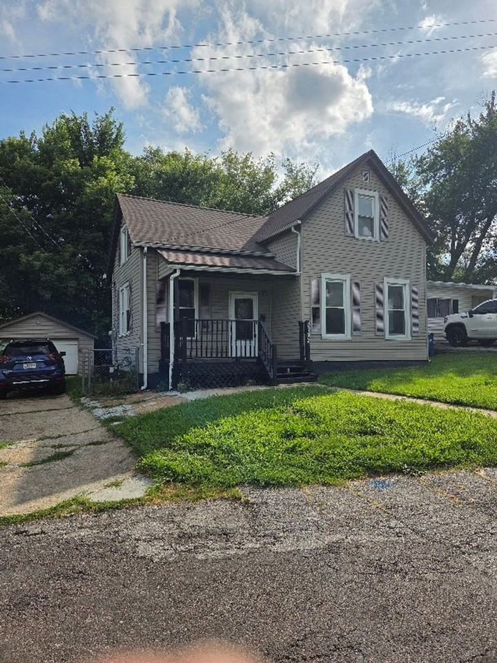 2502 Main St