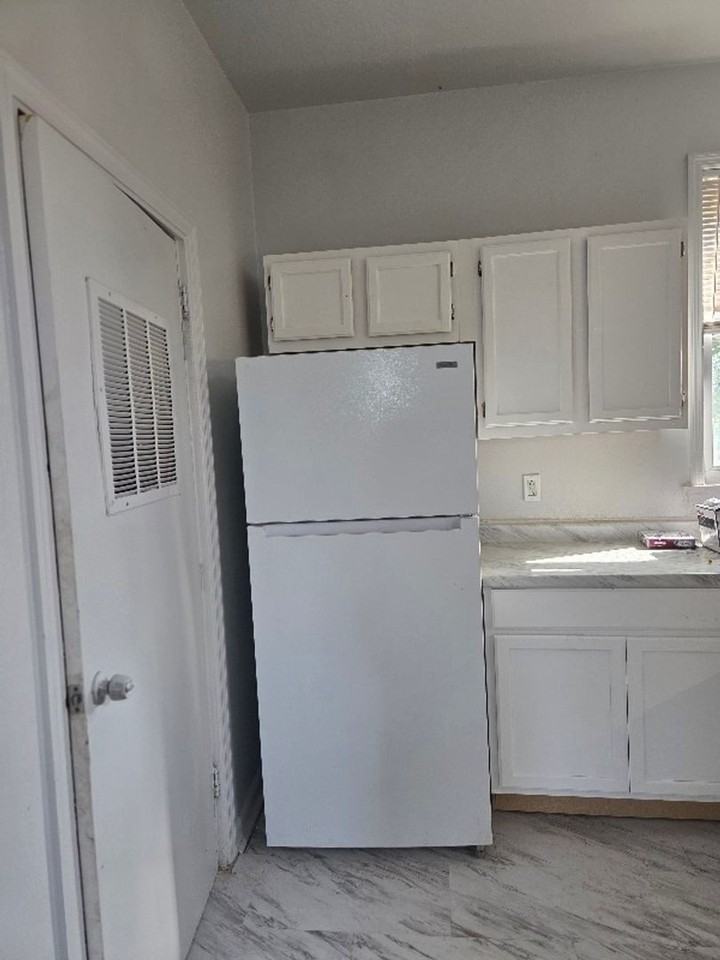 2502 Main St - Photo 2 of 11