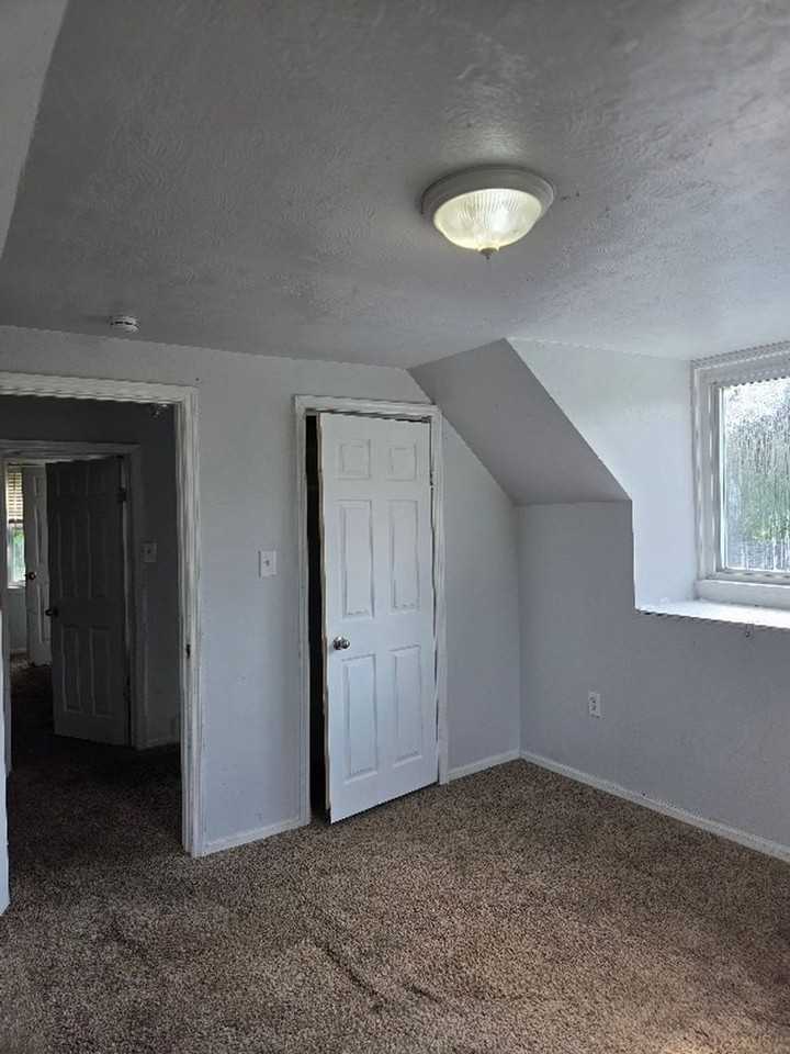 2502 Main St - Photo 3 of 11