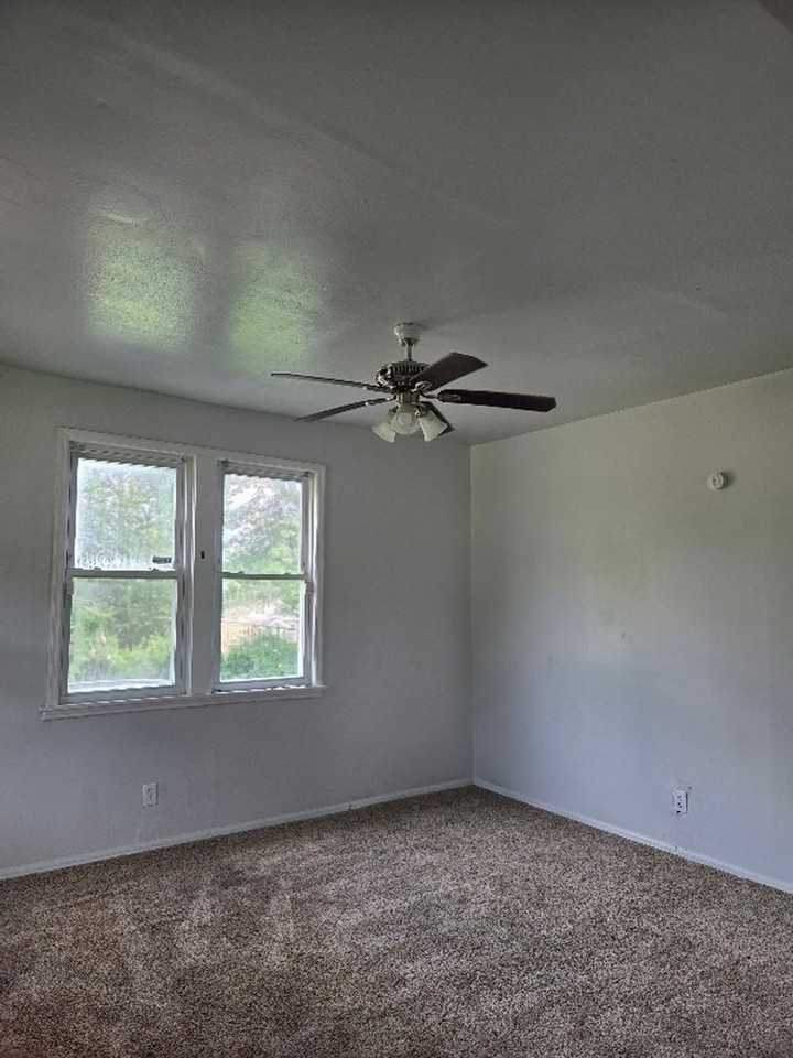 2502 Main St - Photo 4 of 11