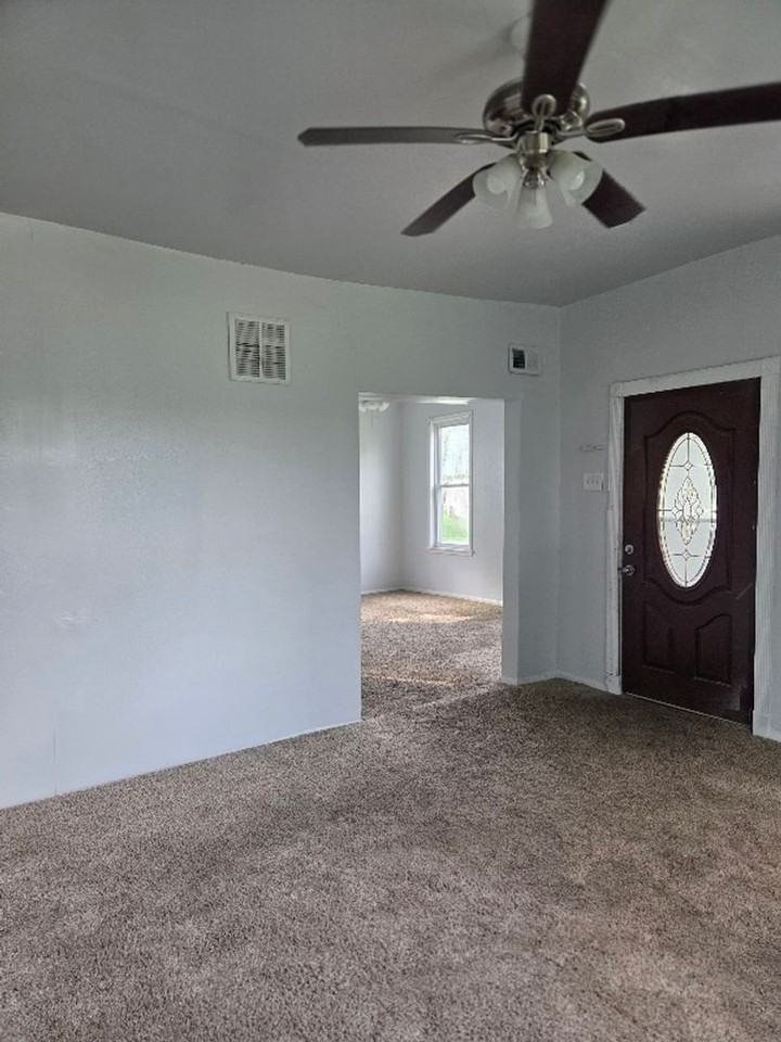 2502 Main St - Photo 7 of 11