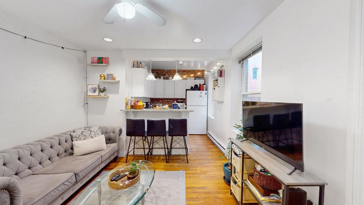 95 Prince St - Photo 2 of 15