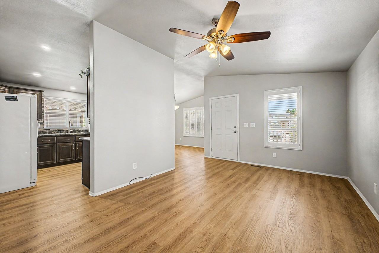 1702 E Michelle Dr - Photo 4 of 27