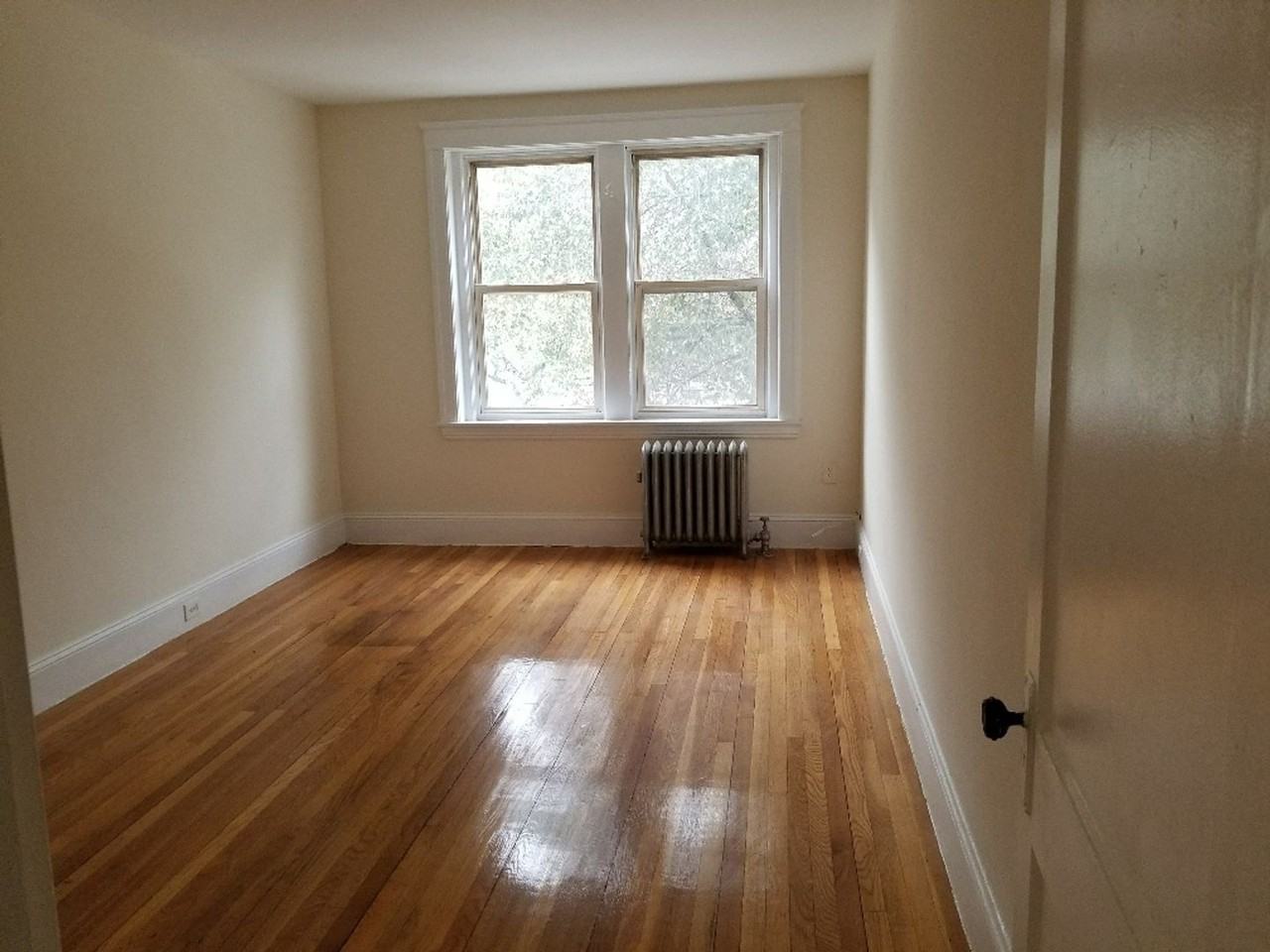 299 Freeman St - Photo 3 of 6
