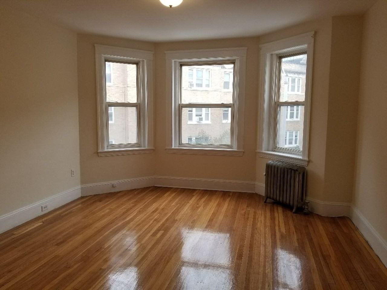 299 Freeman St - Photo 5 of 6