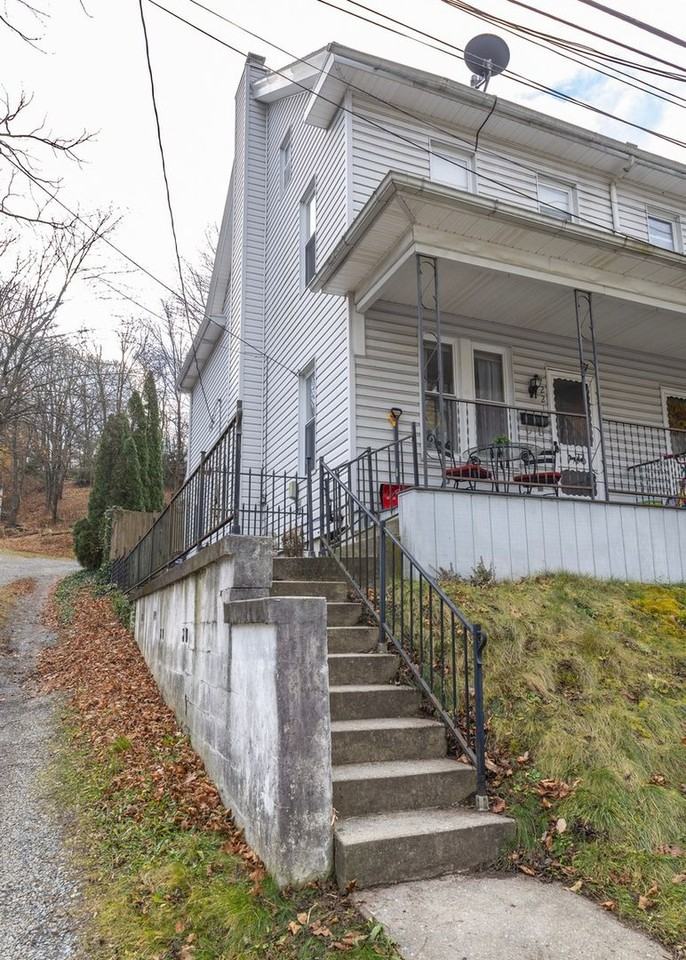 221 Center St - Photo 3 of 27